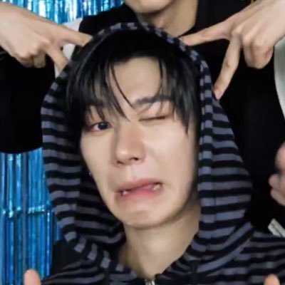 grocerydates's profile picture. i love ☁️