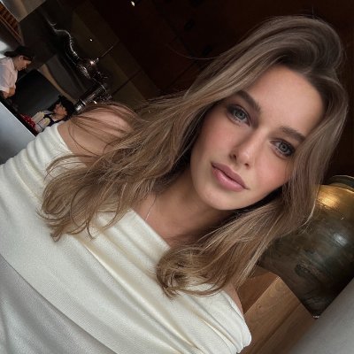 9188Isabelle's profile picture. Passionate about sharing insights, investments, and life