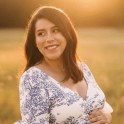 LaPollyMolly's profile picture. No siempre me la paso tuiteando, a veces duermo. Según yo, los 👽🛸 sí existen, la favorita de Dios ✨Mamá y esposa enamorada 🤍 fan de la F1 🏎