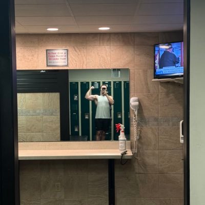 SamPreviewz's profile picture. 26.