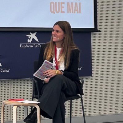 juliaastals's profile picture. M'encanta fer ràdio 🎙️📻 Periodista (en procés)