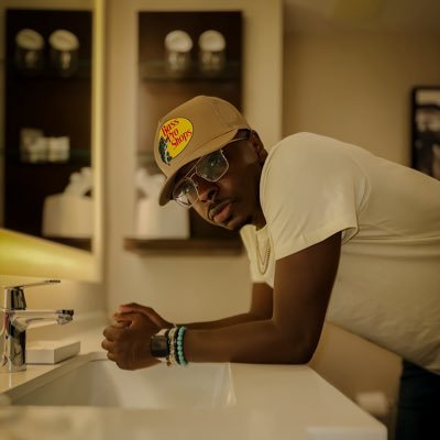 _ImYourTherapy_'s profile picture. You have stumbled upon a GOD!! King Gilliam