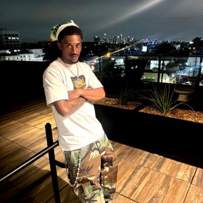 Getin2une's profile picture. Don’t 4Get tha V!   Father first , Music Artist , Audio engineer, college graduate!