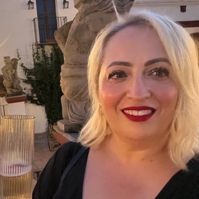 sandrulacm's profile picture. Española 🇪🇦 Mi Betis💚 English teacher.                     Los tanques a la calle a defender la Feria.