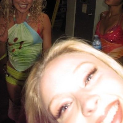 rinaswld's profile picture. there will be typos