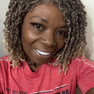 leahsmith194546's profile picture. 