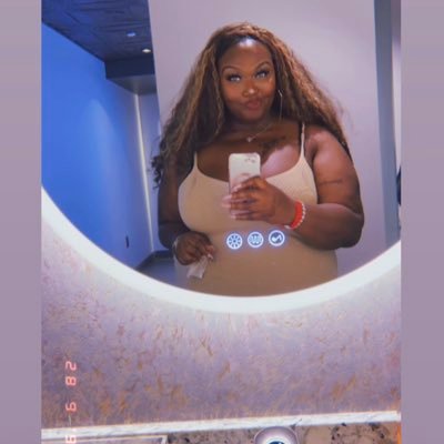 IJS_ShayMo's profile picture. Point me to the Twitter Cool Aunties😅| Ur Favorite Virgo ♍️ | Podcaster| Mom|Zeta| Former Rockstar etc…