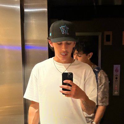 miggyyromero's profile picture. one man can change the world.