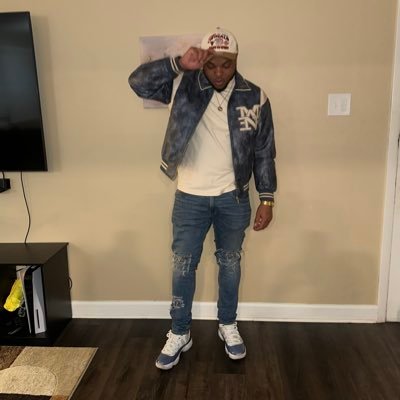 almightyykell's profile picture. Self Made.🙇🏽‍♂️