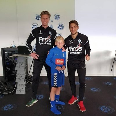 VictorHoenholt's profile picture. Irrelevant møgeunge