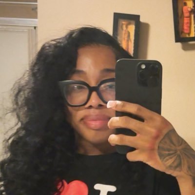 meekaiyell's profile picture. i literally just talk