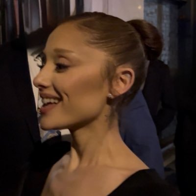 blessgodmez's profile picture. #SELENA : hi honey, i love you too