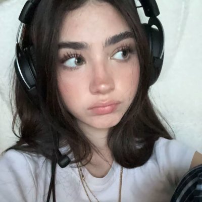 aliciatradez's profile picture. 18yo college student 🍥˚⊹ ᰔ