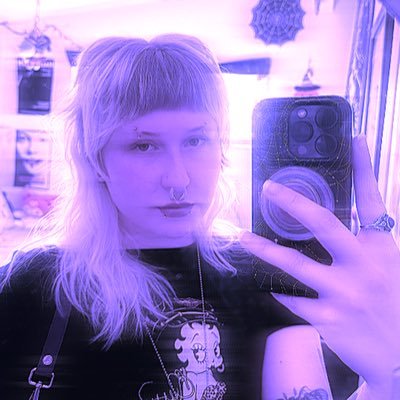 gutterg0re's profile picture. 25 ⋆ they/he ⋆ lesbian jester 🎃 @feelsomethingg ❤️‍🔥