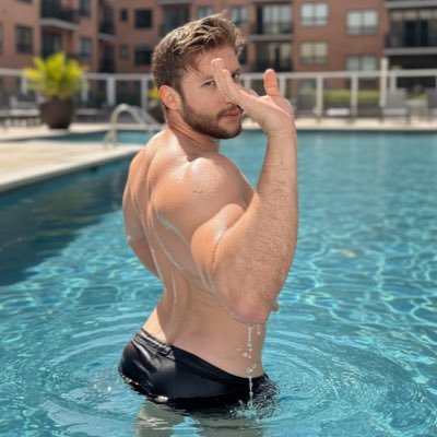 OnassisLiam's profile picture. Puchiluminati! Diseño y fabrico maquinaria, soy Acuario, ósea casi siempre el villano