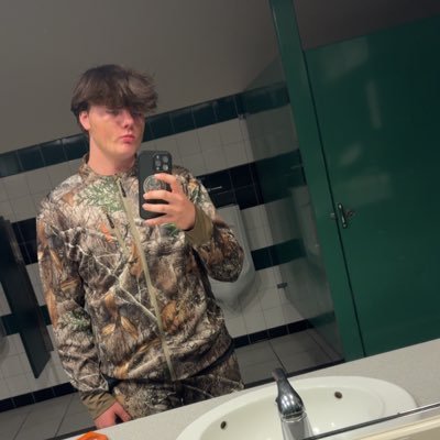 Josh03340260928's profile picture. 