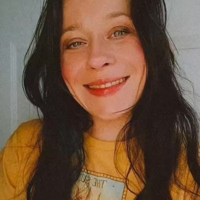 alissamarieek's profile picture. vegan, artist- watercolor & animation, cat mom 🐈
my YouTube channel- Alissa's Couch