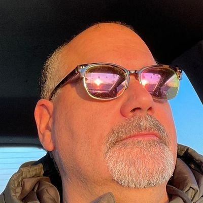 elingin12's profile picture. 