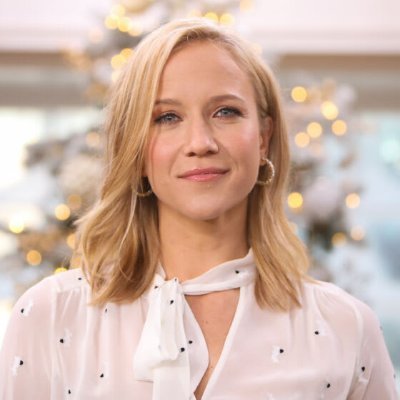 DrHannahAsher's profile picture. Don't underestimate me... I'm a lot stronger than I may look. -- Could I interest you in some epic herbal tea, @DrMitch_Ripley?  {{#Cutie}} {{#OneChicago}}