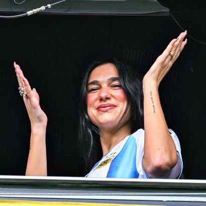 thetorturedtay_'s profile picture. look at the moon