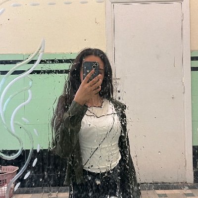 yaraishere's profile picture. Nothing is real