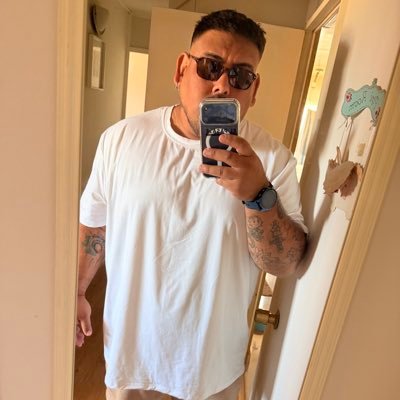 pepenacho_ph's profile picture. Fotógrafo. Hincha de la U. Miami Heat’s Fan. Me gusta el chucrut. Hay Una serpiente en mi bota.