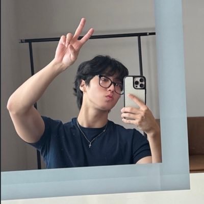 e_3n4's profile picture. 