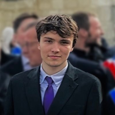 alexmonnet_off's profile picture. Élu étudiant @uvsq, collaborateur en stratégie numérique