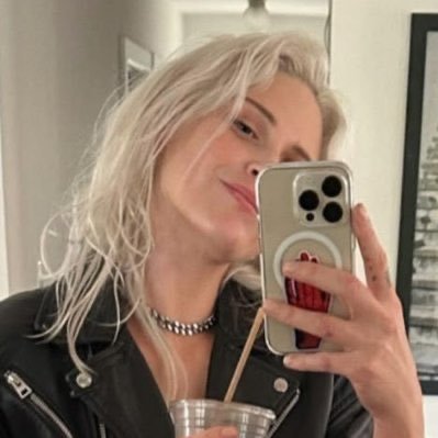 unlovedok's profile picture. eu toco bateria (e outras coisas) 🏳️‍🌈