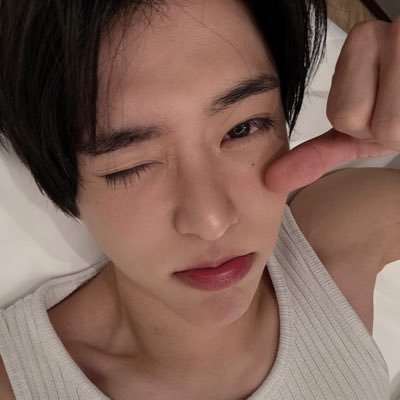 sioniehyung's profile picture. bruh onri sammiches be so good ong