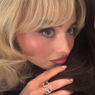 biinnney's profile picture. 