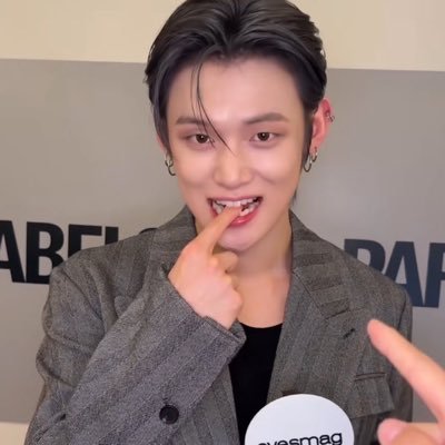 ofdionysuslife's profile picture. moarmy ♡₊⁎ barricade for txt and jin ･:*✧  held hands w/ hobi, jin and soojun ˚✿₊⁎