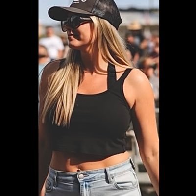 blondspacecat's profile picture. Pro-Life, Pro-Gun, Drag Racing, Mom, Anti-Feminist, Lover of Space 🌍 ✨ 🛸