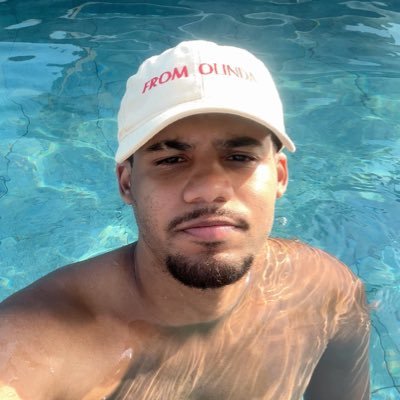 urlcarlox's profile picture. Blogueiro, fofoqueiro e as vezes modelo.