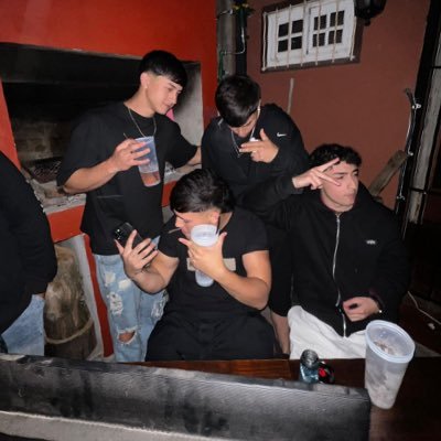 matelegui's profile picture. subo al escenario y veo de repente