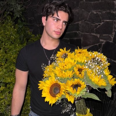 vzqu58758's profile picture. síganme si gustan jiji 💜💜💜