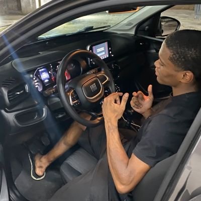 pilotoo_trem's profile picture. Só Deus põe a mão ✍️🏾