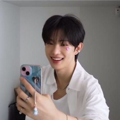 terirotial's profile picture. 🍉 i gotta find a UFO