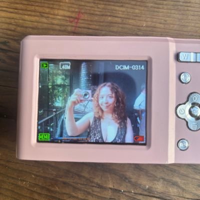 serbettciotu's profile picture. ben tuçe ne zaman down olsam sacimi boyarim ya da keserim ve despite everything its still you @tucetucen