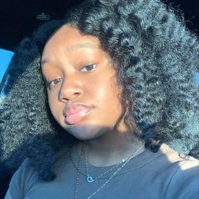 dustin_lyn12379's profile picture. books from Tennesse📚📓📖📙