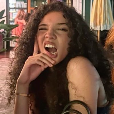 clallsb's profile picture. eu posso ser uma tarada pervertida maluca problemática mas o meu coração eh puro e cheio de boas intenções