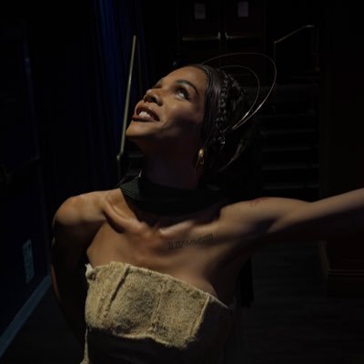 Robynedges's profile picture. all the prettiest girls live in queens 🎀