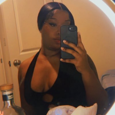 1realkiara's profile picture. 1 of none. Bartender Bae. Lash Tech.