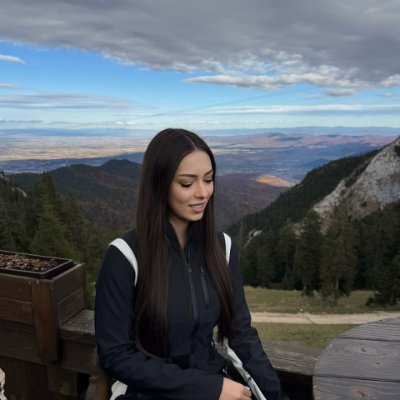 Ines1346790's profile picture. She’s not chasing, she’s attracting by being herself.