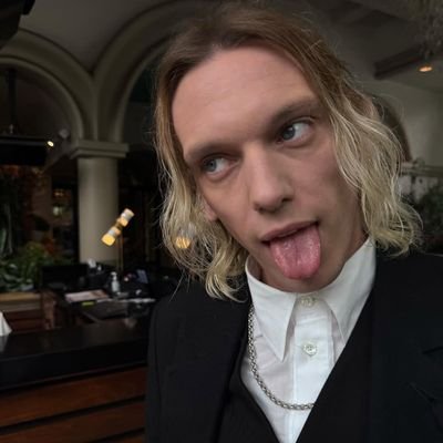 fightstonebower's profile picture. a bisexual transmasc person who is a fanboy at heart and also a huge simp - multifandom✨️ little monster🖤 | minors DNI🚫 | taken🩵