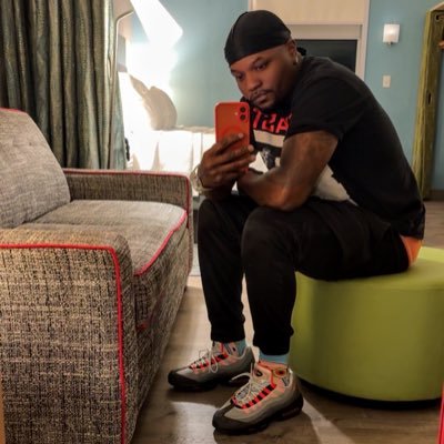 BX_FlyGuy718's profile picture. I’m just a handsome, bald headed , tatted up nigga #LibraGang ♎️, BX 🗽✈ FL🌴, Navy Veteran ⚓️ ,Knicks Fan 🏀 Giants Fan 🏈 Yankees Fan ⚾️ WWE Fan