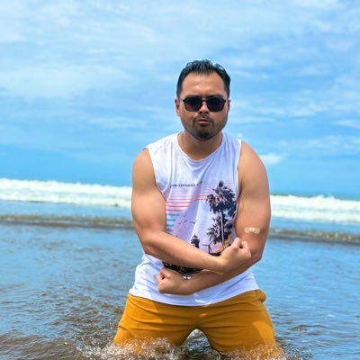 HelloAkoAlej's profile picture. No ABS | Hopeless Romantic | Awesome since 1992 | ISFP-T | Cynophile | Thalassopile | J’s