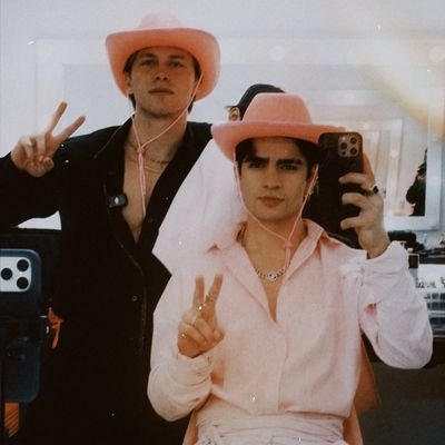 lorjus67218's profile picture. me encanta hacer edits, amo a los gatos y sobre todo a Aaron Mercury es mi lugar seguro ❤️‍🩹 Aldronista hasta la muerte 😍