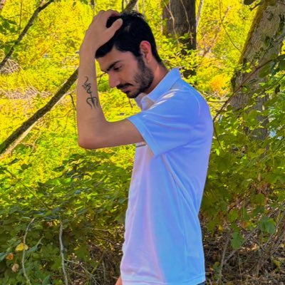 Var_un1's profile picture. मेरा मानना है कि कोई भी आपका नहीं है😔, आप चाहें तो पूरी दुनिया को अपना बना सकते हैं !🤗