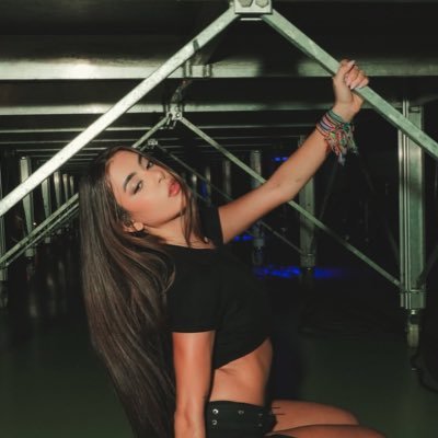 sabyheartt's profile picture. eu e RCG assistindo B99 e TBBT